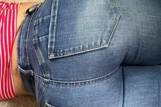 Superbowl Beautiful Latina in ... - Image 4